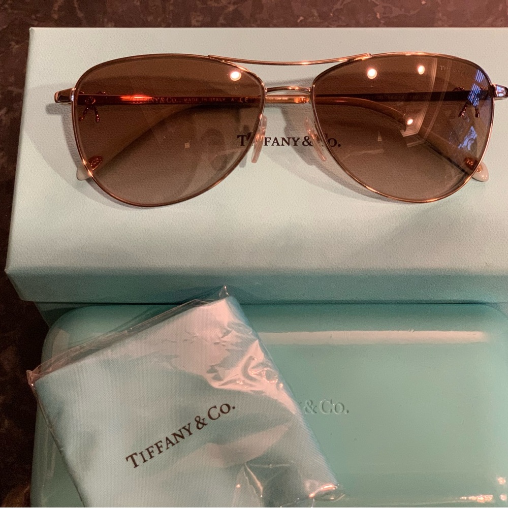 New, 💯Authentic and Beautiful, TIFFANY&CO Aviator Sunglasses!